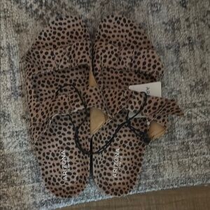 Arizona Jean Company Brown and Black‎ Sandals